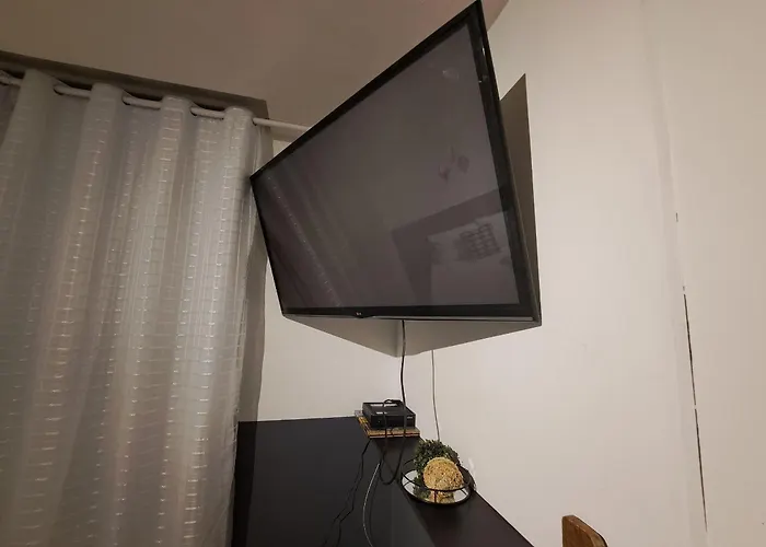 Flat Novinho Cinelândia LAPA VLT e Metrô Aeroporto - Rock in Rio Apartamento Rio de Janeiro